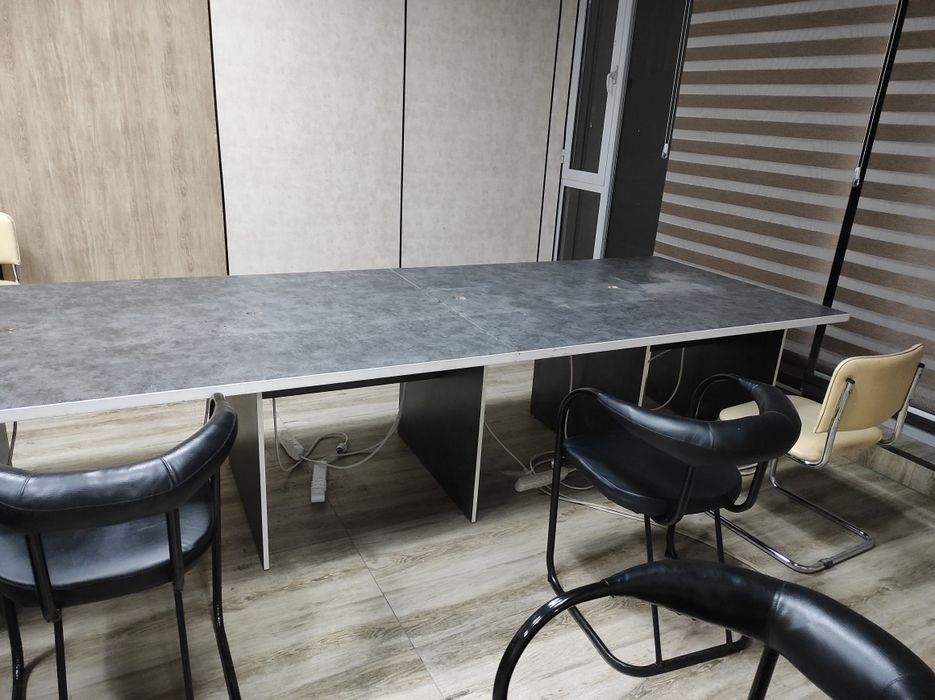 Kampyuter mebel Srochna sotiladi