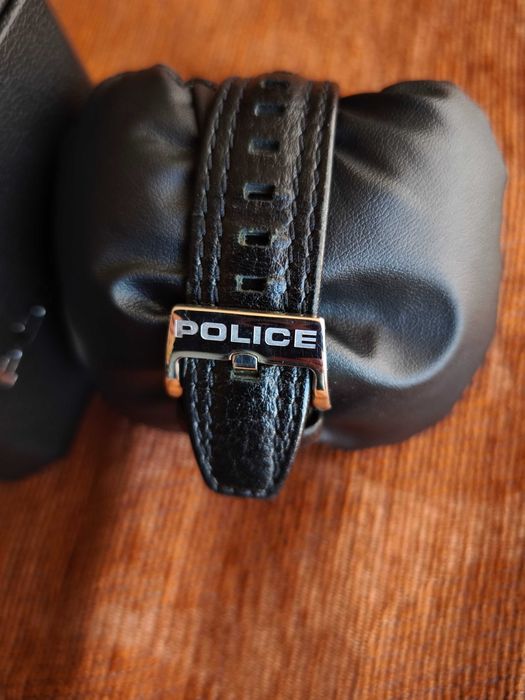 Часовник Police нов