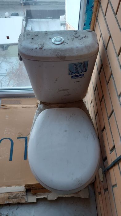 Унитаз с бачком