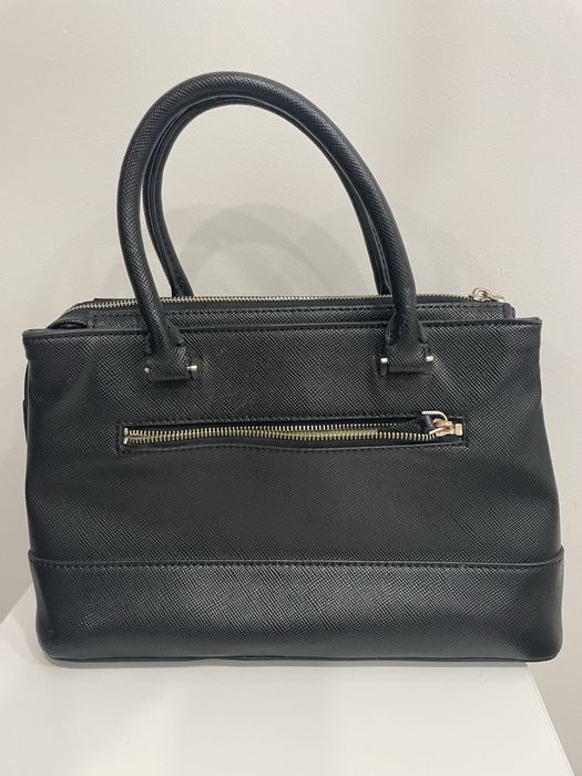 Маркова дамска чанта Guess