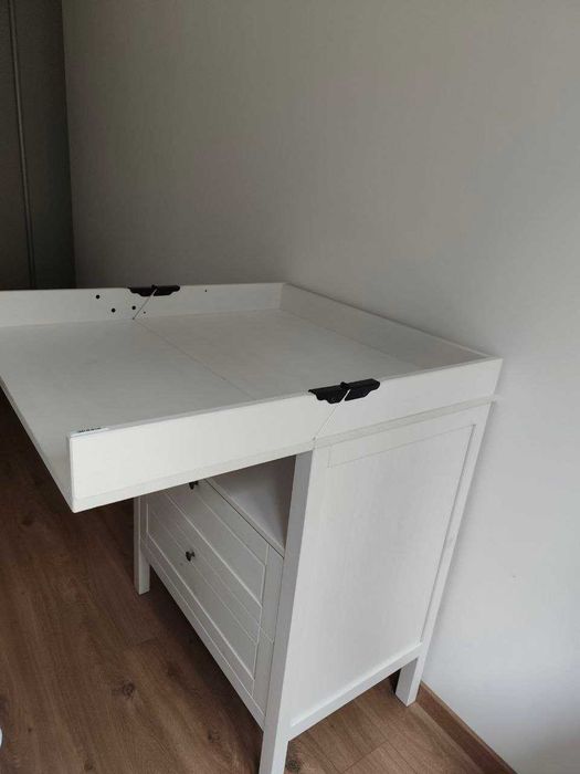 Скрин + маса за повикване, Sundvik, IKEA/Комод + стол для пеленания, Sundvik, IKEA