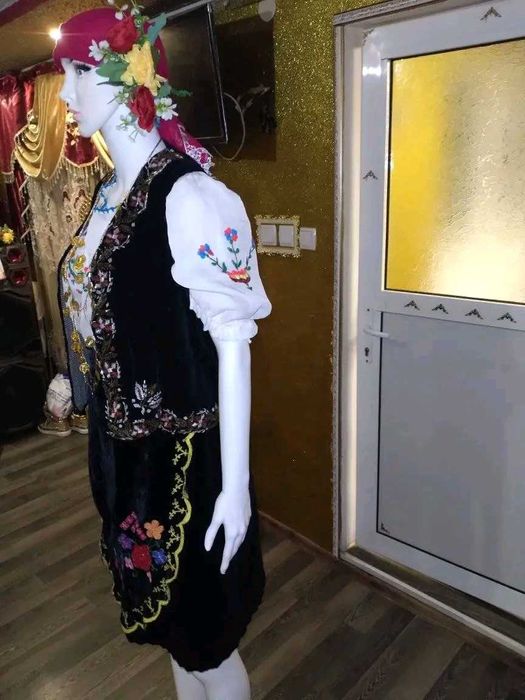 Автентична кадифена носия