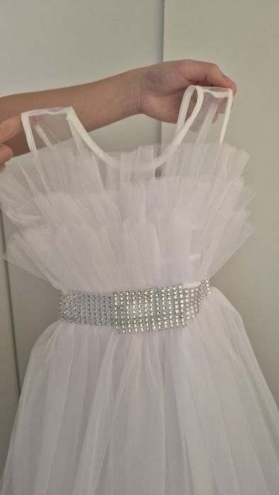 Нарядное платье на 4-5 лет