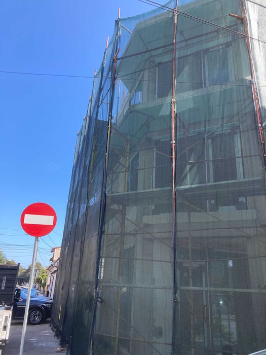 Schelă metalică de închiriat cu montaj autorizat la cerere