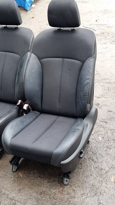 Сиденья передние  Subaru  .