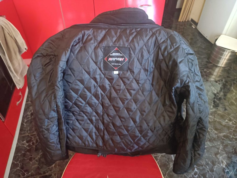 Мото яке от две части RAYVEN