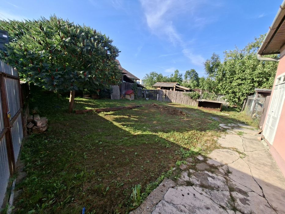 Casa si teren de vanzare