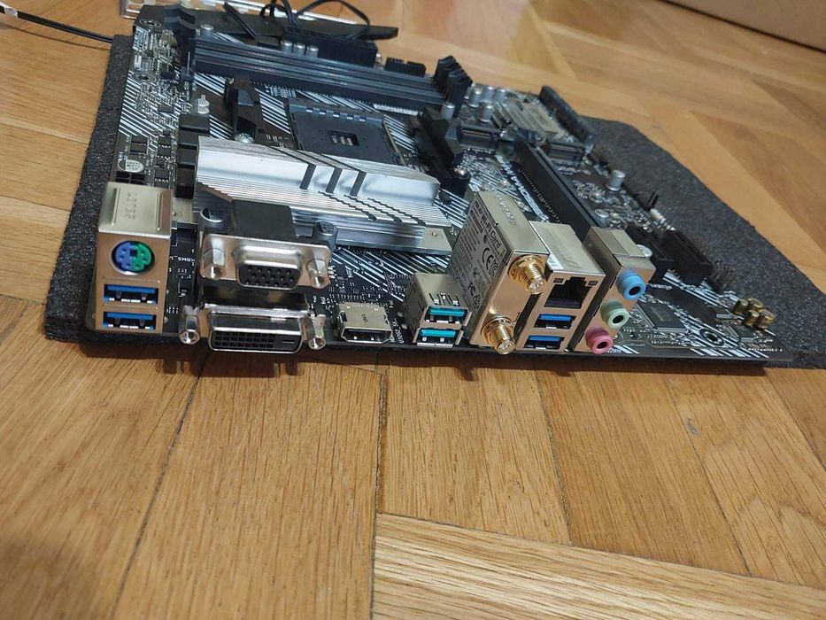 AMD Ryzen 9 3900X + Asus Prime B550M-A Wi-Fi