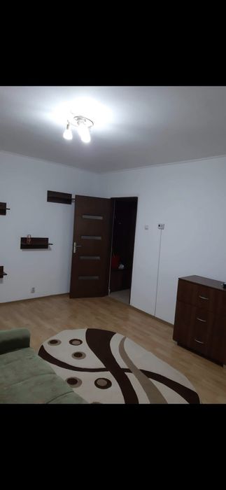 Inchiriez apartament
