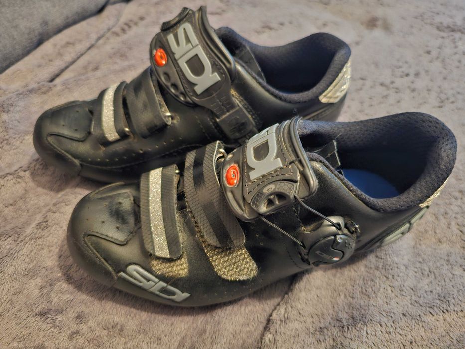 Casca ciclism Met Veleno ca noua marime M 56/58 si Pantofi ciclism Sidi trace 2 MTB spd ca noi marime 36