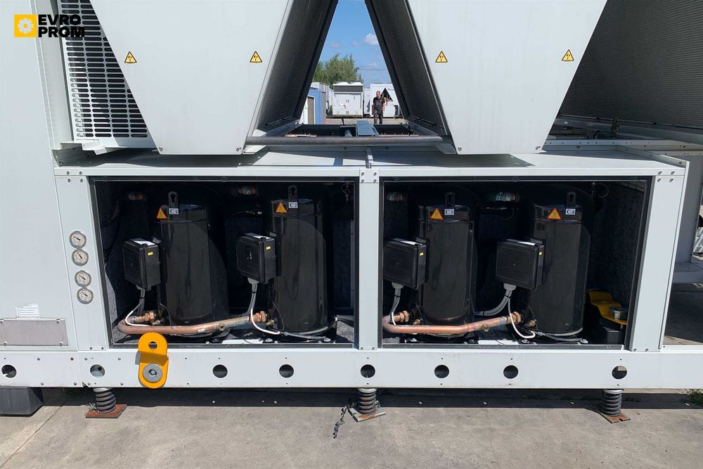 Chiller răcit cu aer CLIMAVENETA – 334 kW | chiller 300 kw pret | Low Noise | Modul hidraulic