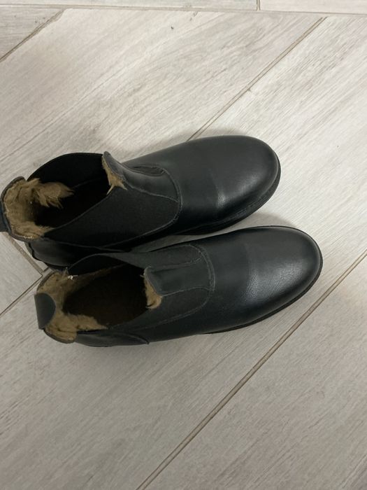 Vand cizmulite si ghete fetite