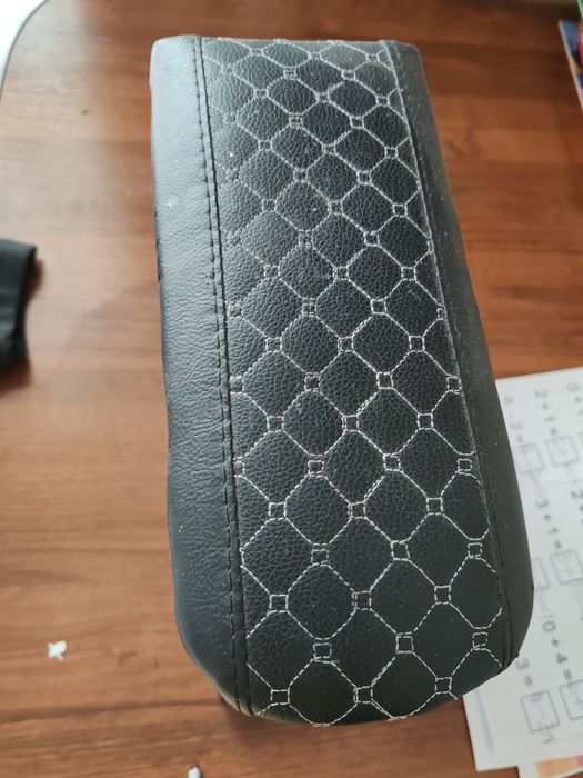 Продам подлокотник для машины