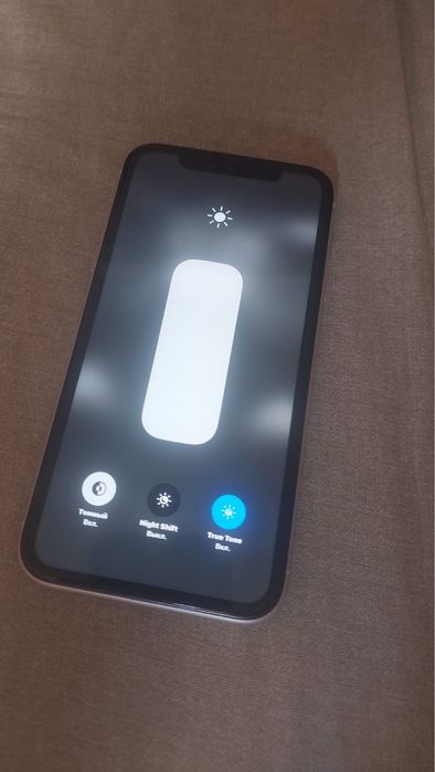 Iphone 11 | White