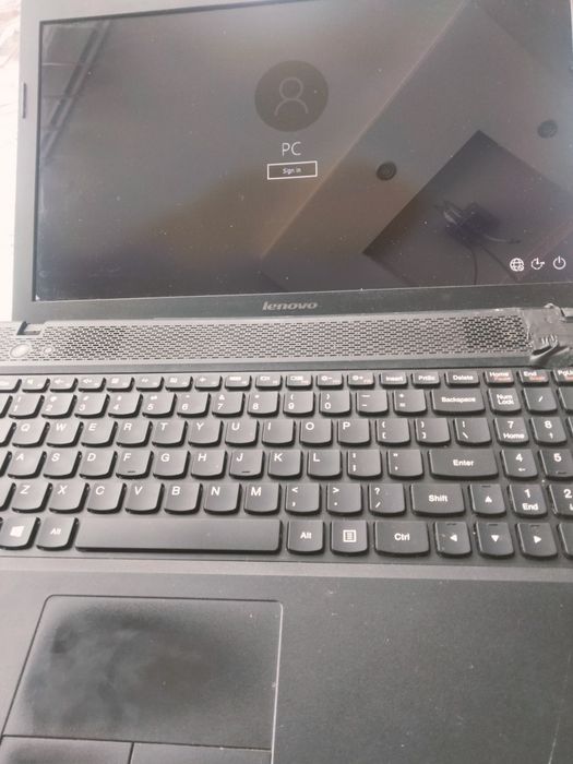 Продавам лаптоп LENOVO