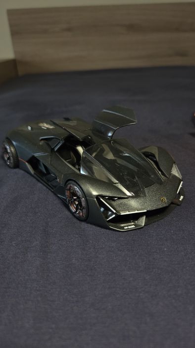 Продавам използвани колички Hotwheels, Matchbox, Maisto, Welly в различни мащаби