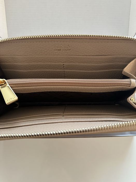 Дамски портмонета FURLA. Различни видове