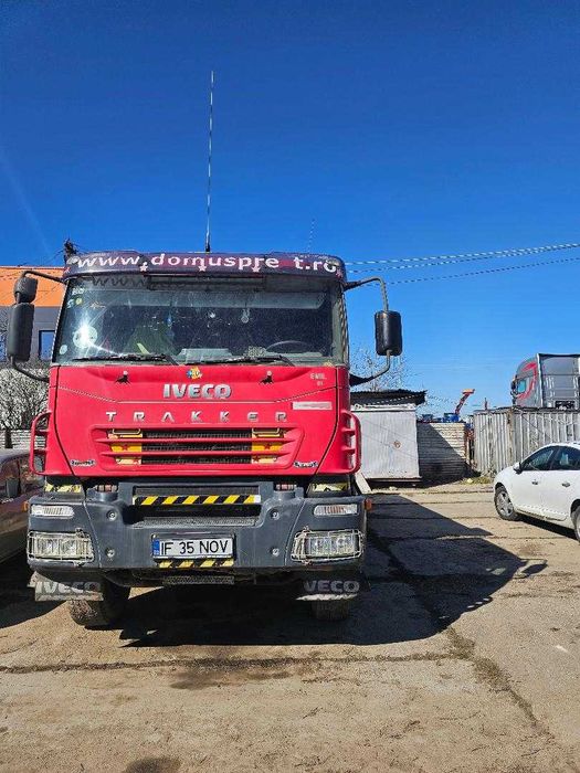 Vind autobasculanta marca IVECO TRAKKER