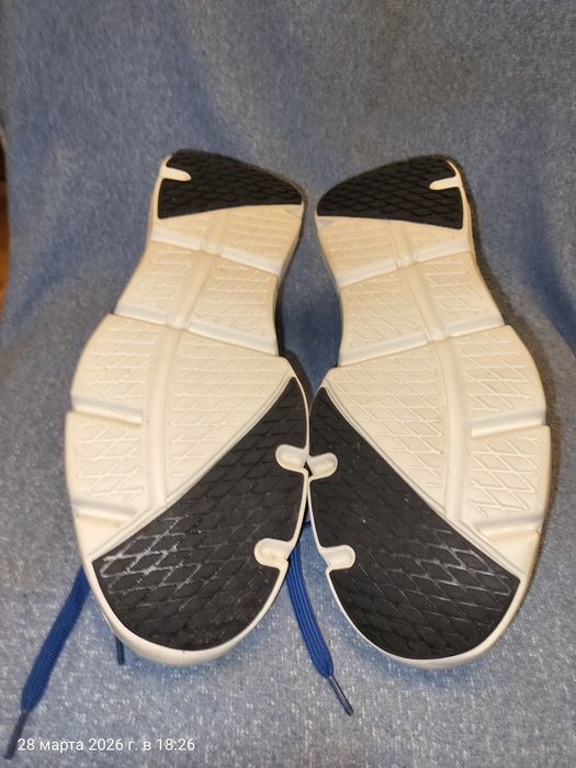 Adidași, mărimea 44.