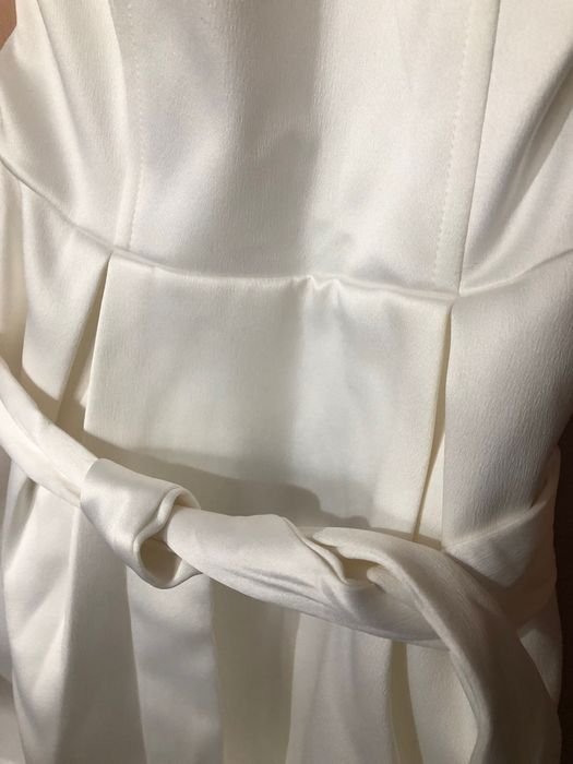 официална бяла рокля без презрамки