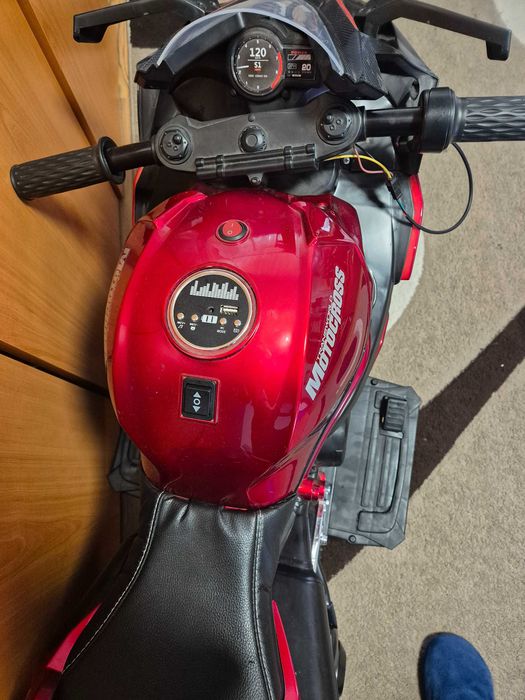 Акумулаторен мотор