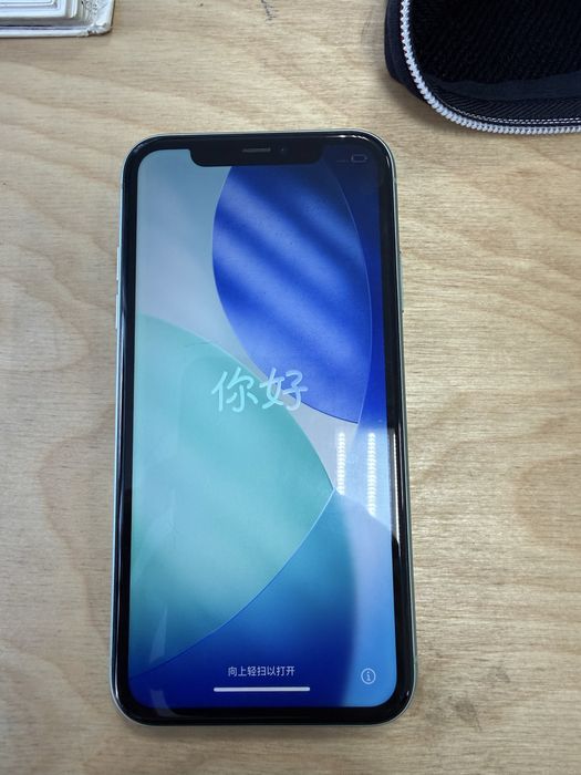 Продам Айфон 11 срочно