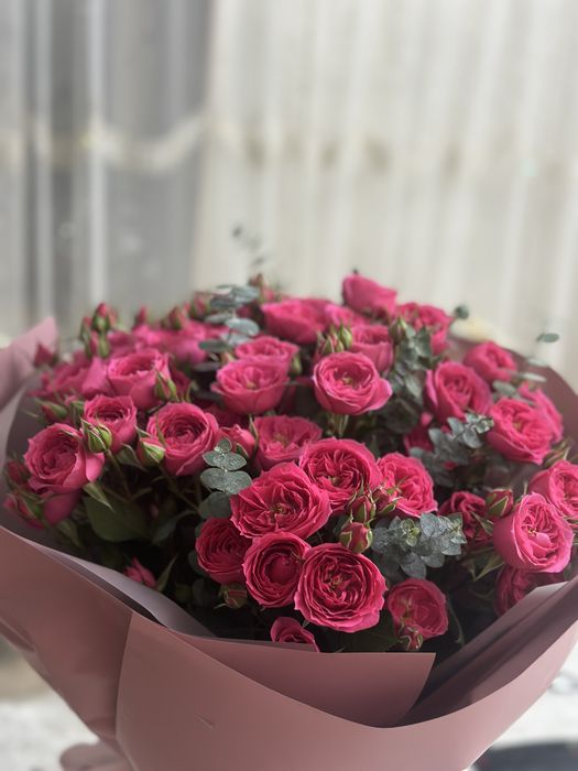 Розовый букет роз