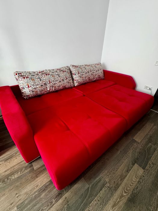 Vând canapea extensibila 3 locuri