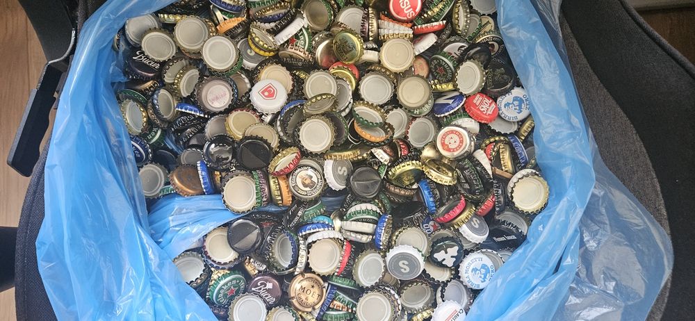 Capse sticle bere si suc diferite modele