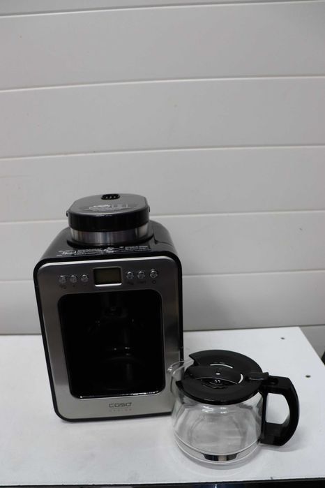 Компактна шварц кафемашина CASO Coffee с мелачка, 4 чаши кафе, подходяща и за предварително смляно кафе, LCD дисплей, таймер