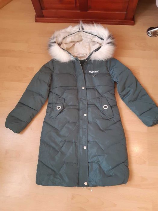 Зимно яке, ново в маслено зелен цвят и пухкава качулка