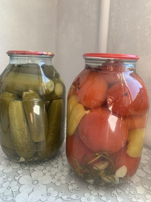 Соленые огурцы и помидоры 2л