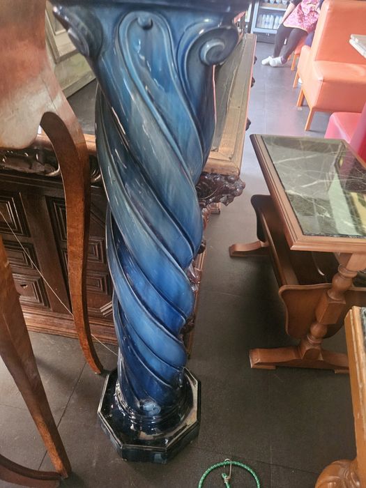 барокова порцеланова колона със кашпа