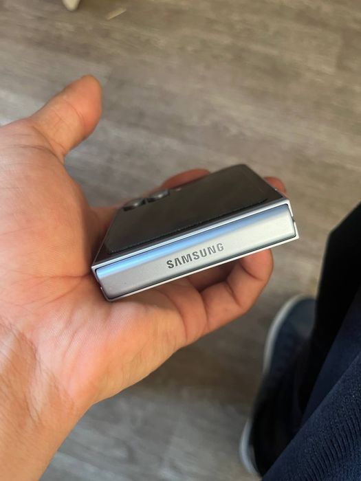 Samsung Z Flip 6
