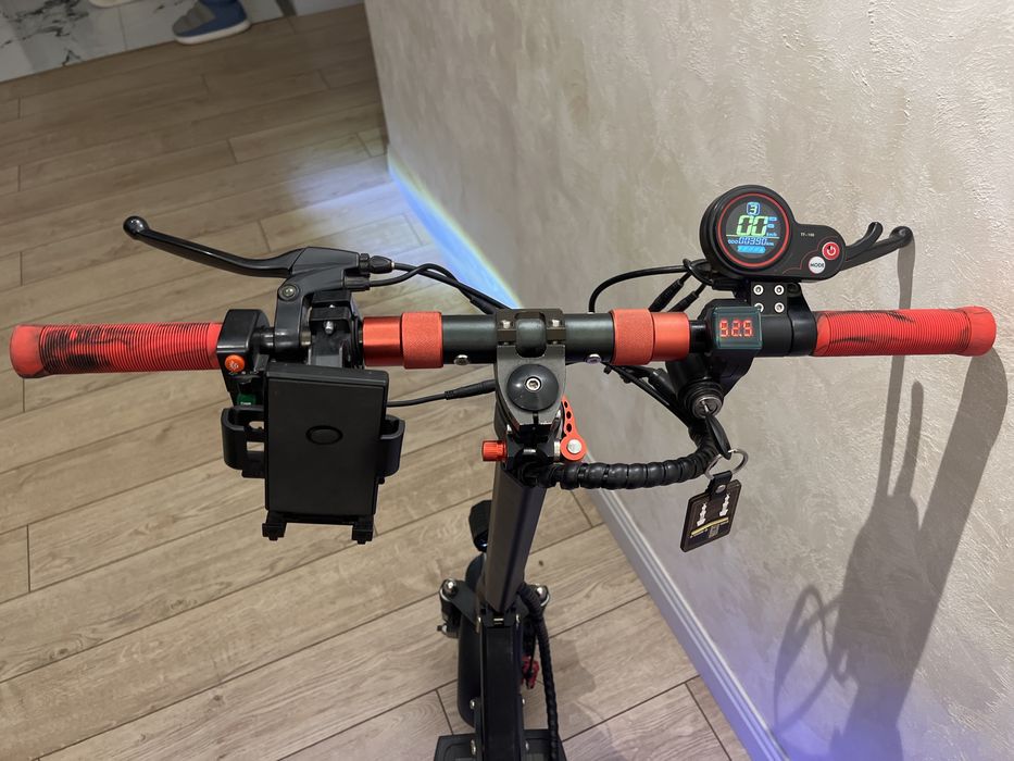 Электросамокат.