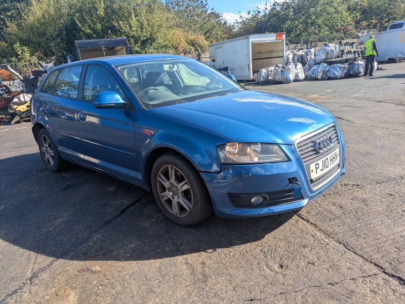Dezmembrari / Dezmembrez Audi A3 Sportback (8PA) Facelift 2.0 TDI CFFB cutie viteze manuala cod culoare LX5V