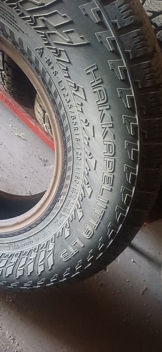 LT 235 85 R 16 шины продам