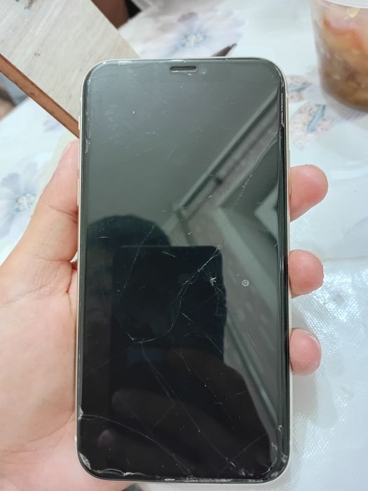 Продам Айфон 11 128 гб