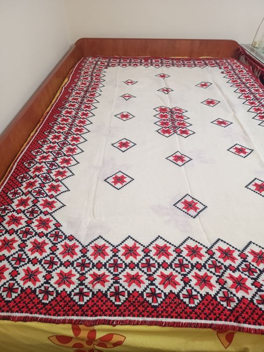 Vând  cuvertură  cusută manual