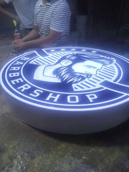 Bo’rtma harflar afisha