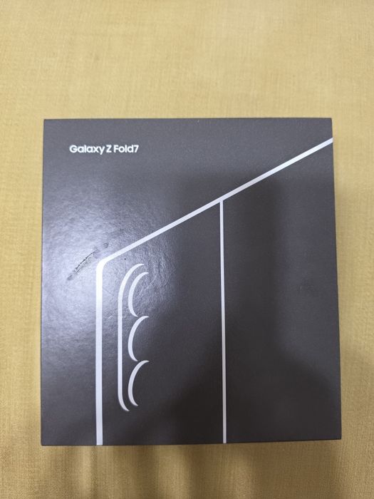 Samsung Galaxy Z Fold 7 256GB - Пълен комплект (Кутия + Кабел)