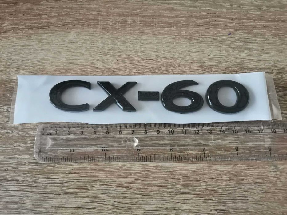 Сребрист надпис Mazda CX-60