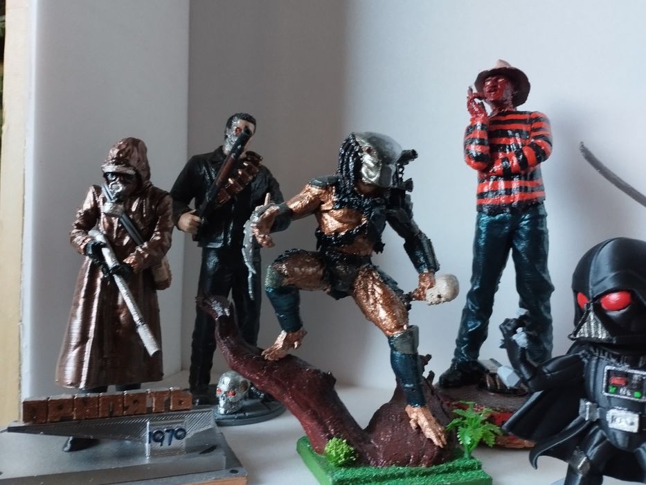 Фигурки на герои от филми (И по поръчка)