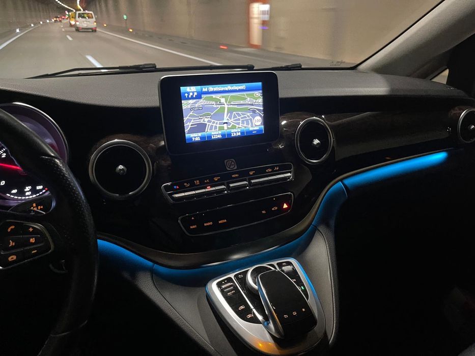 Inchiriez microbuz Mercedes V-Class LONG individual V250 - Rent a car