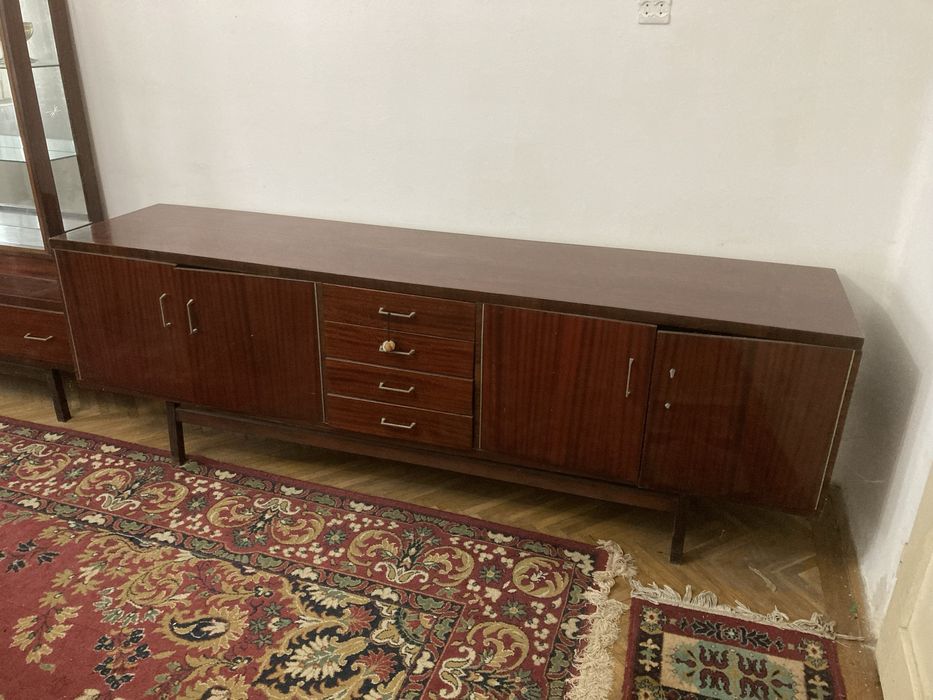 Set de mobila veche, lemn de cires.