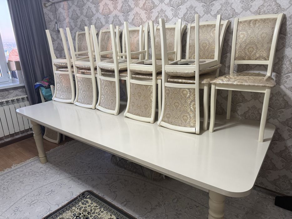 Стол и стуля в хорошем состояние