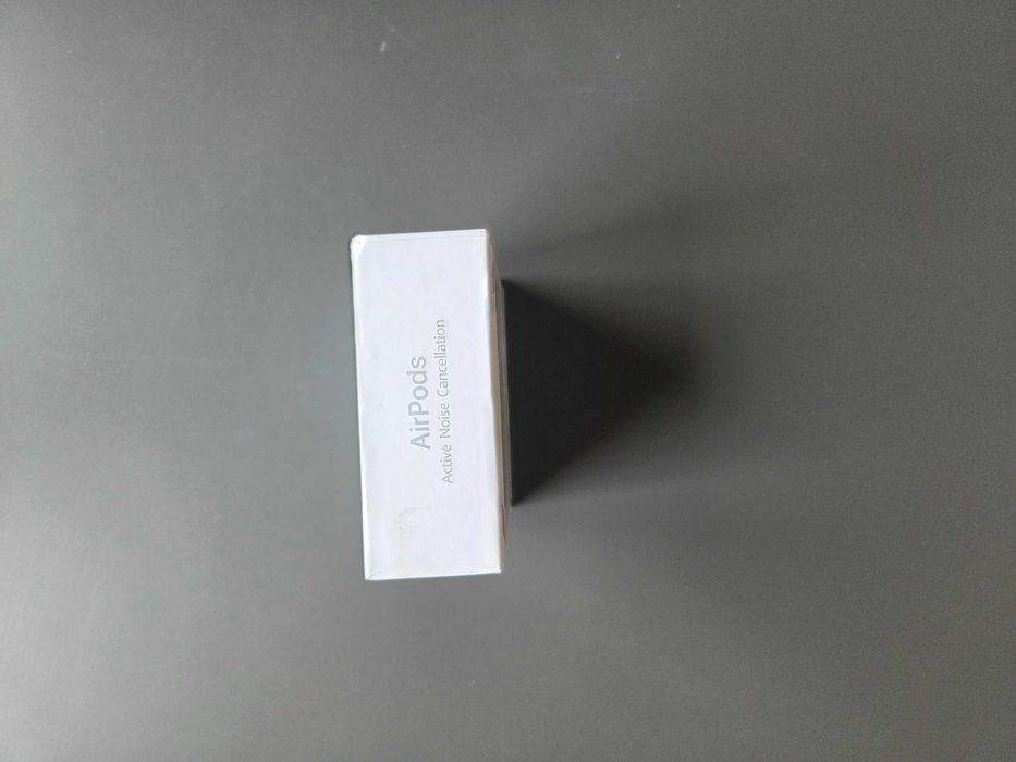 Vând căști Apple airpods 4