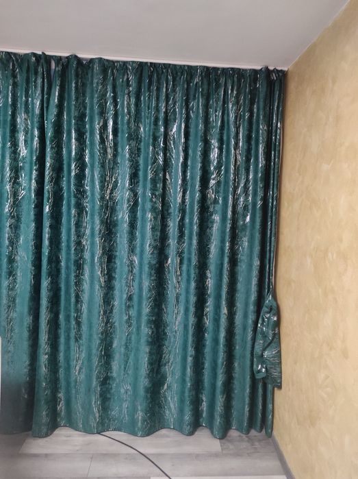 Vând draperie in stare foarte buna , folosita foarte puțin .
