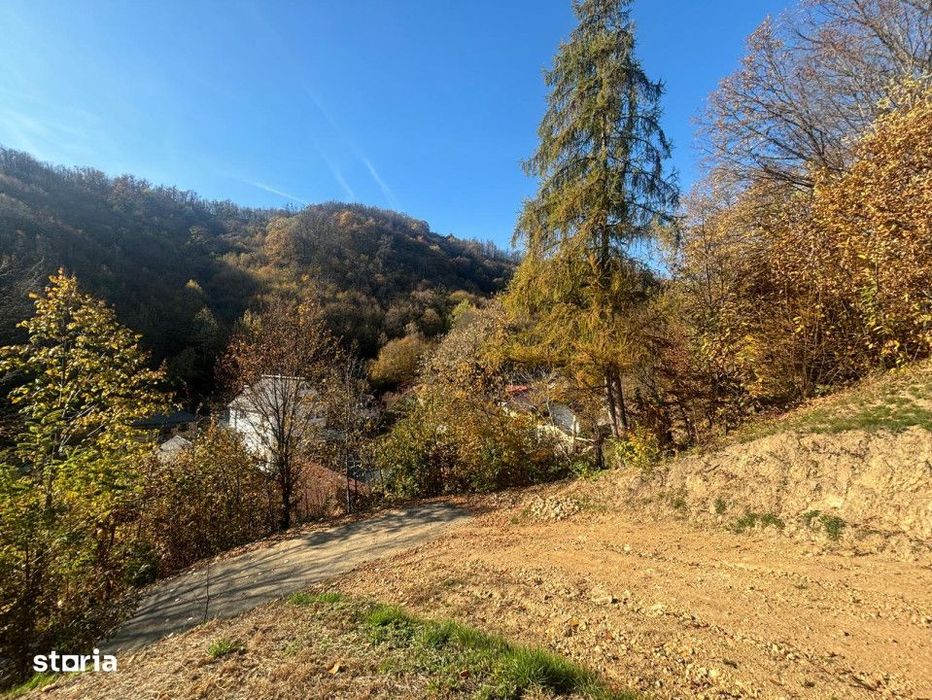 Vanzare - teren 34 ari ,  intravilan, pozitie superba