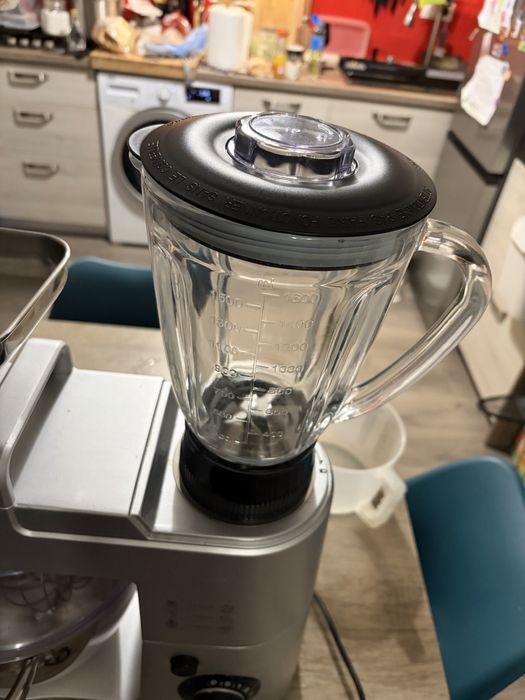 Vand mixer planetar Heinner 1500XMC cu extra accesorii